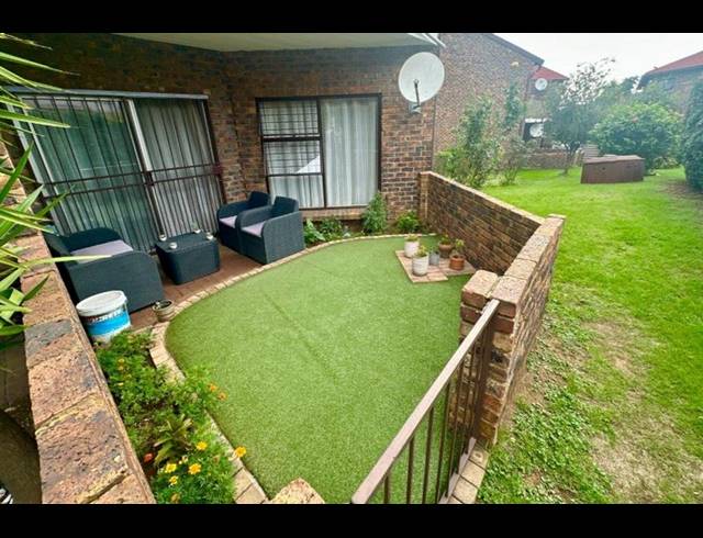 2 BEDROOM TOWNHOUSE FOR SALE IN LIEFDE EN VREDE